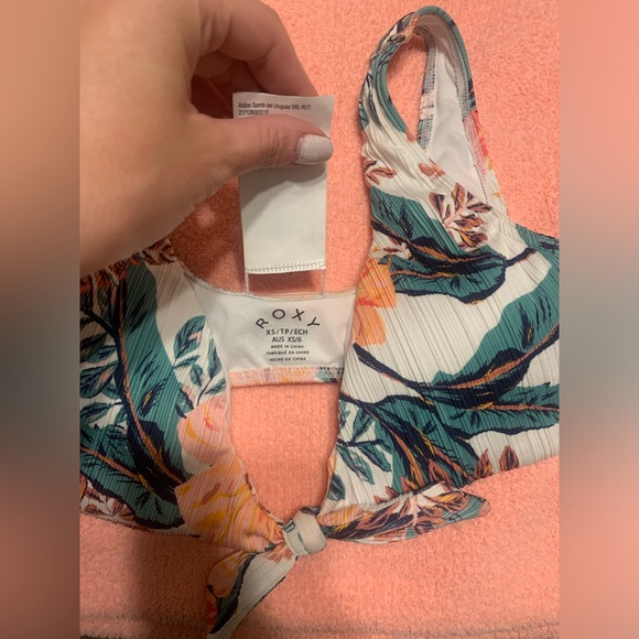 New Roxy bikini top - Picture 2 of 5
